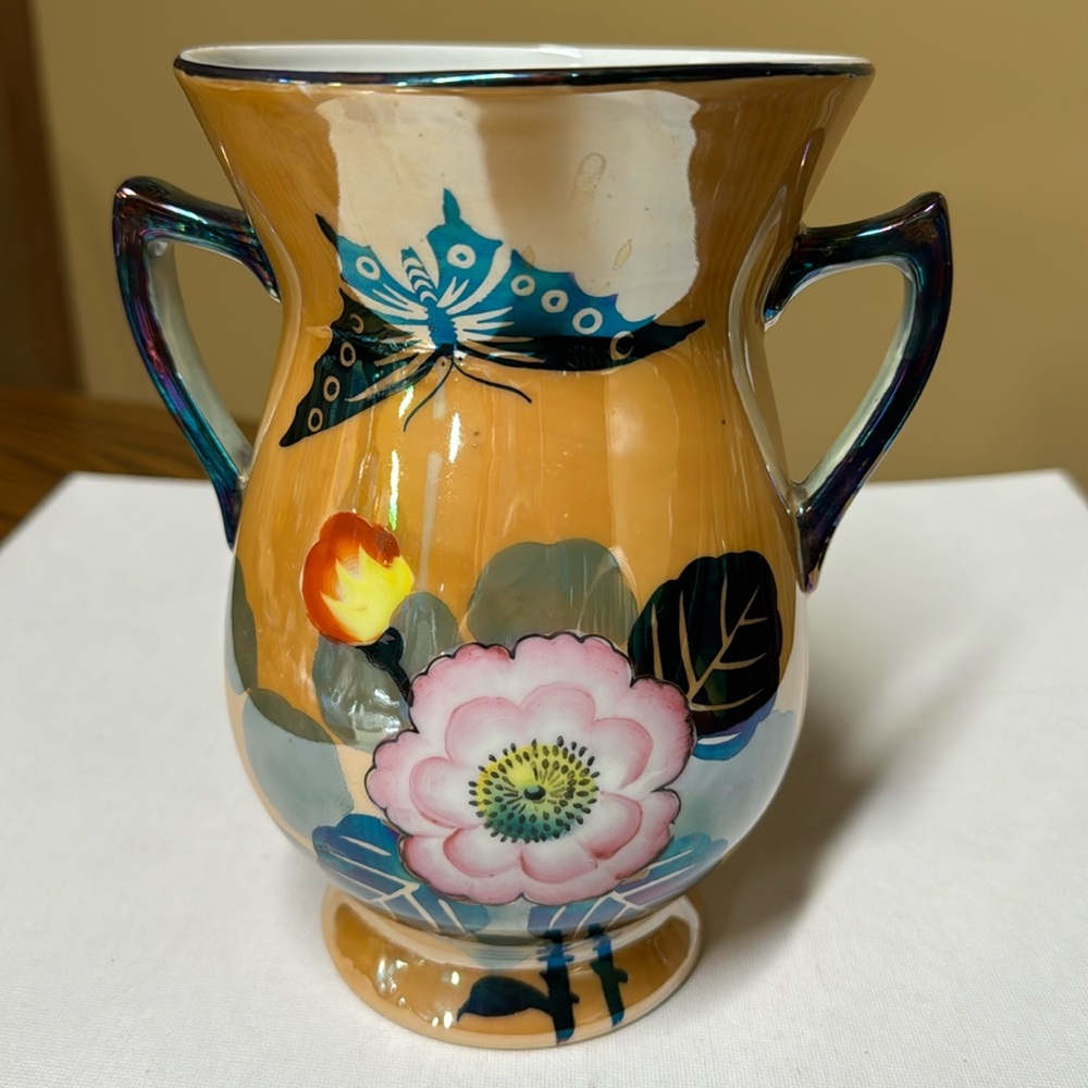 Sold
Chikusa Gold Castle Lusterware Vase Double Handle Butterfly Japan 7.25”